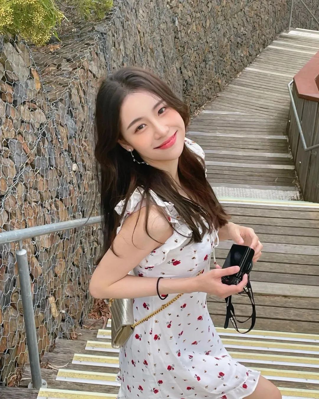 台湾网红李宝猪猪，甜美迷人的御姐范女神