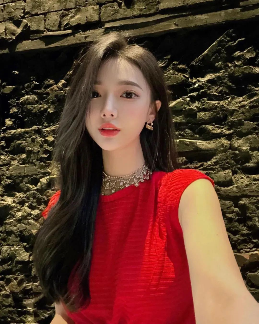 国产网红卢颖儿，甜美又性感的御姐范女神