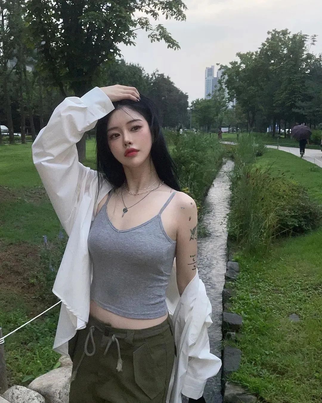 韩国网红hyeji，五官精致且韵味十足的时尚美女