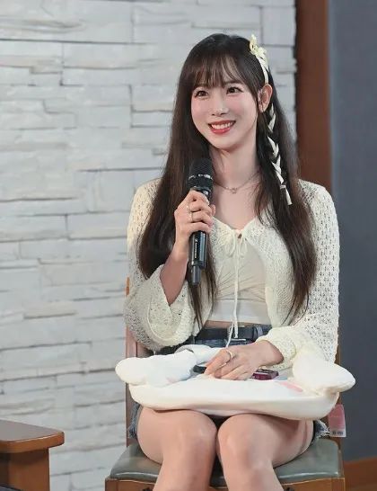 韩国网红金汉娜，长相甜美迷人的啦啦队女神