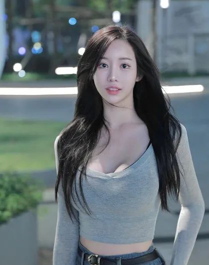 韩国顶级网红美女，身材杠杠的