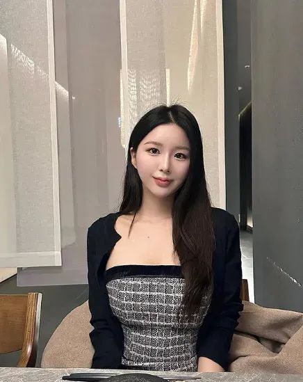 韩国网红 | mminily，甜美又迷人的颜值系女神