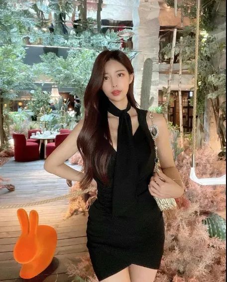 韩国网红 | rosy，甜美又性感的气质女神