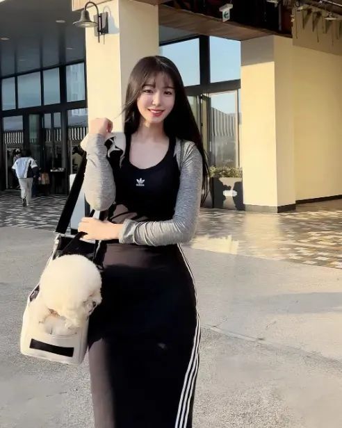 国产网红 | vin，甜美又性感的韩国空姐