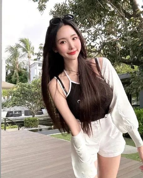 韩国网红 | vivi，甜美又性感的气质女神
