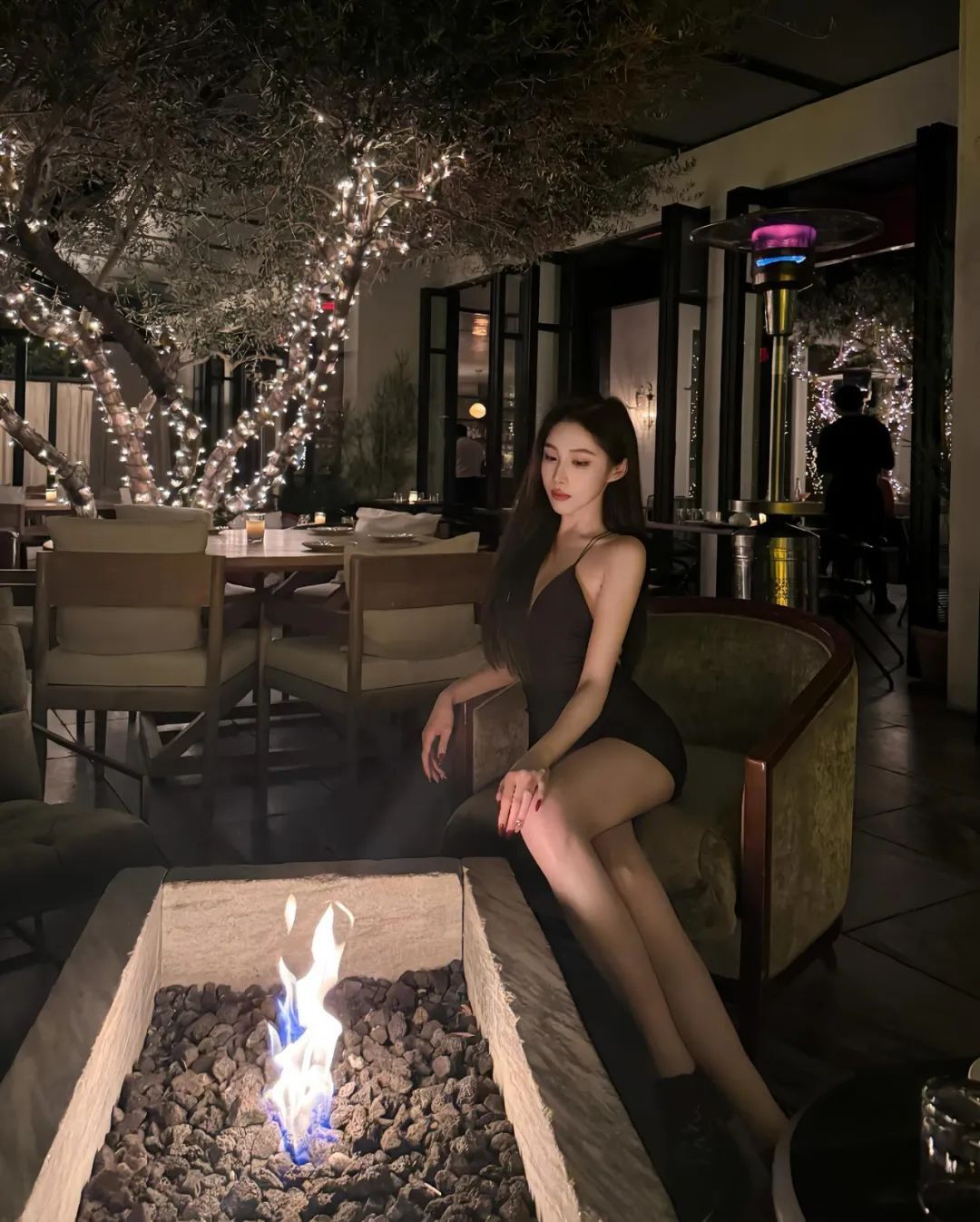 “最美湖人球迷”，颜值和身材都是顶级，这大长腿太顶了！