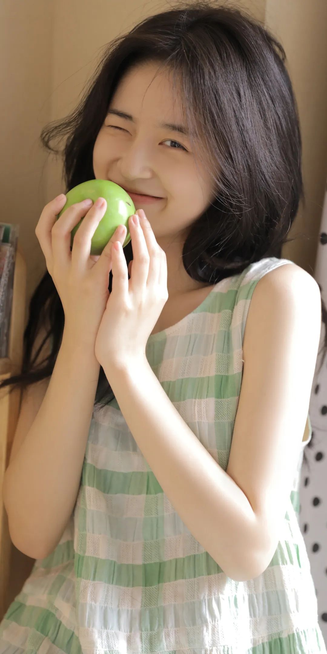 美女诱惑图片|美女趴床上照片,床上性感写真,女生全身照片可爱