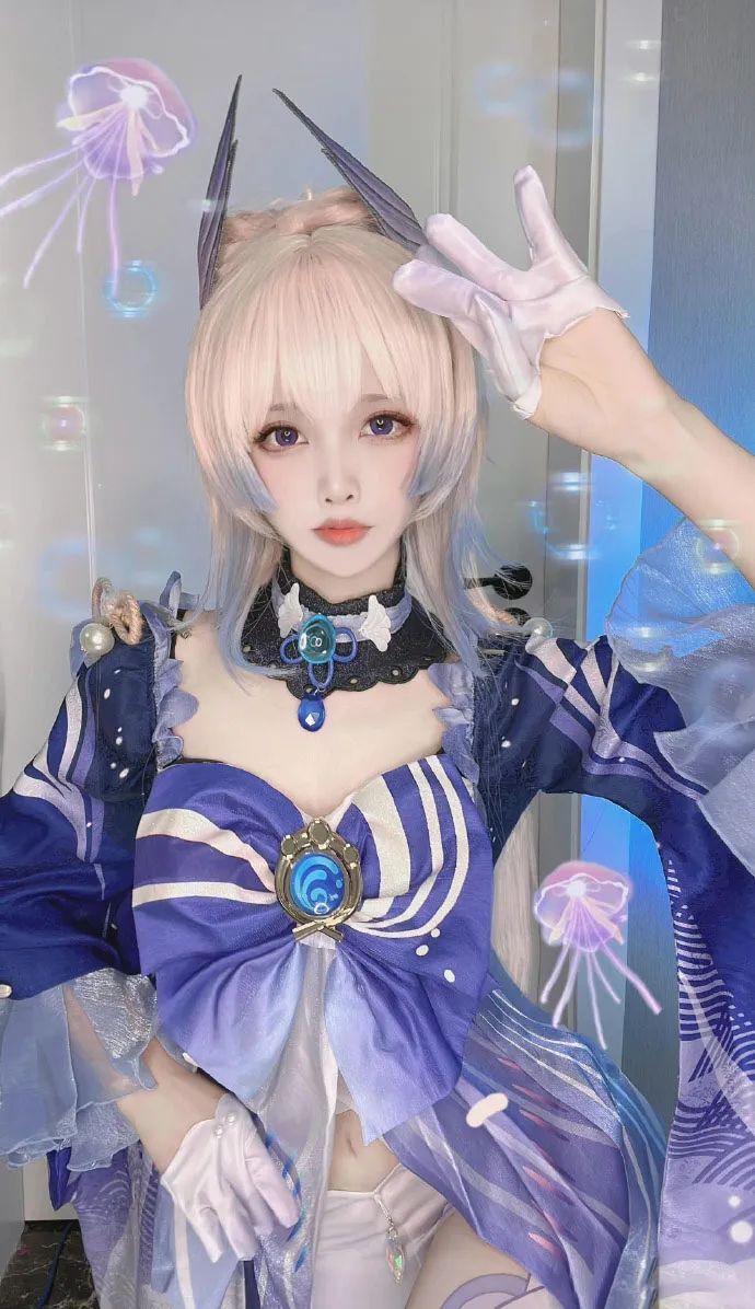 原神cos：雪白婚纱+抹胸，神子大人太御了！女仆甘雨超有气质，泳装刻晴太顶了！
