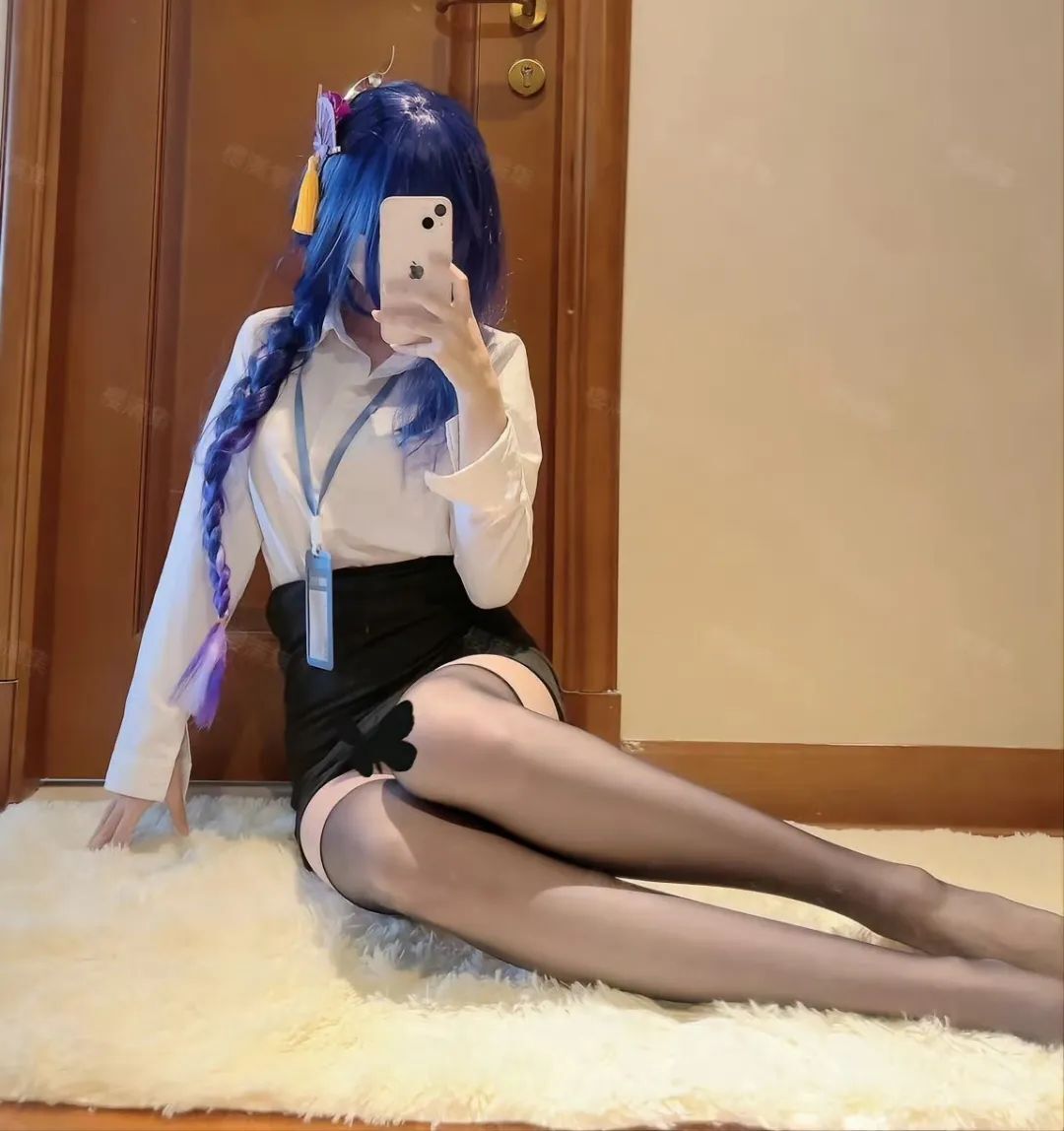 原神cos：水手服JK雷神太美了！白丝花嫁刻晴，小礼服绫华，女仆装甘雨让人狂喜！