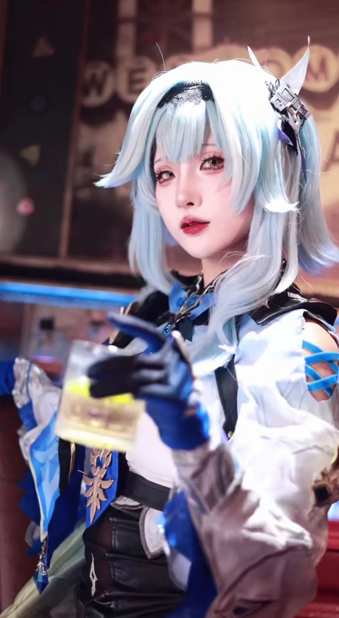 原神cos：紧身毛衣雷神太御了！女仆装胡桃巨可爱，赛车服申鹤，护士装刻晴让人狂喜！