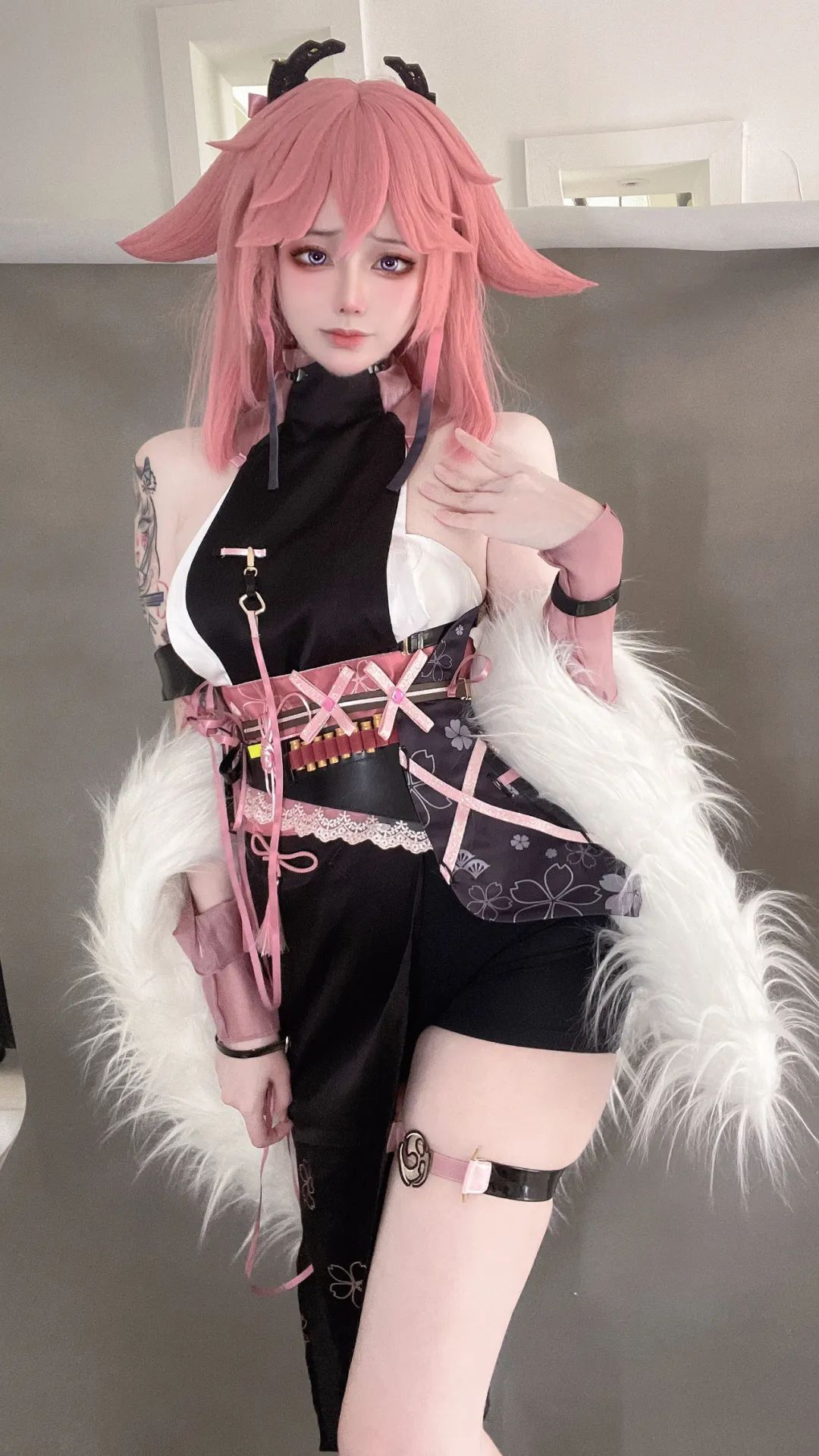 原神cos：白丝+修女服，甘雨涩气拉满！女仆雷神让玩家狂喜！赛车服申鹤太顶了！