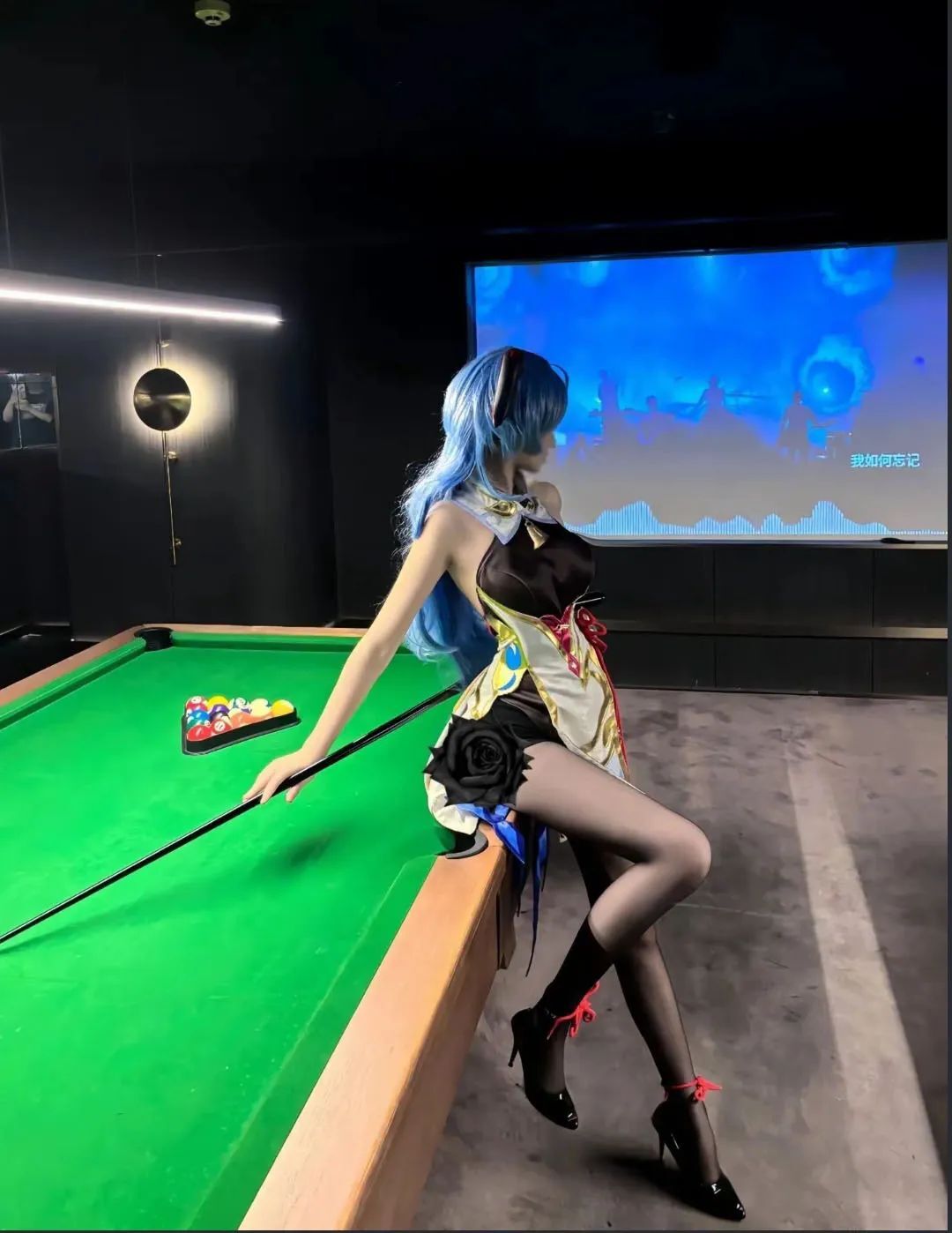 原神cos：黑丝+旗袍，小姨申鹤太顶了！黑丝甘雨，白丝短裙雷神，女仆莫娜绝美！