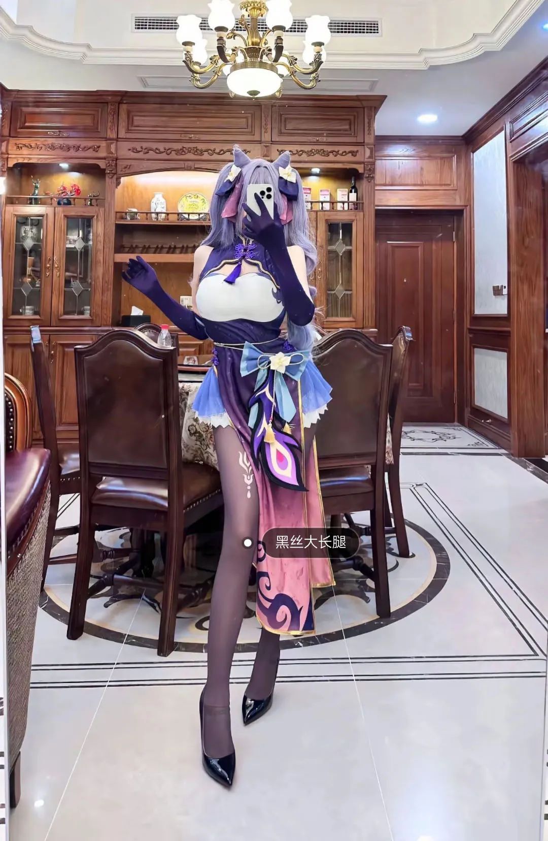 原神cos：黑丝+皮裤，兔女郎甘雨太美了！赛车服申鹤，草神泳装，旗袍莫娜，看到就不能错过！