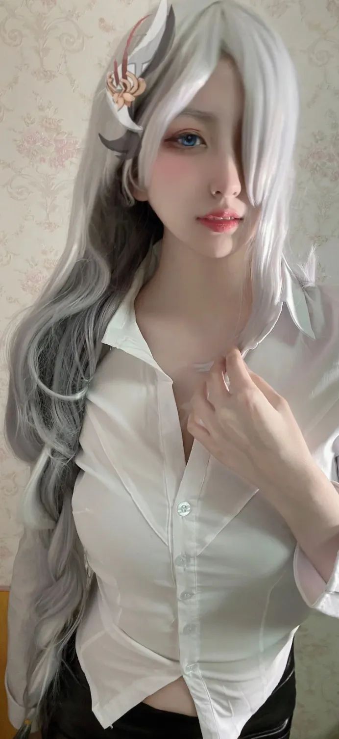 原神cos：申鹤泳装颜值太美了！制服皮裤也不错！雷神女仆装让人狂喜！夜兰姿势超赞！