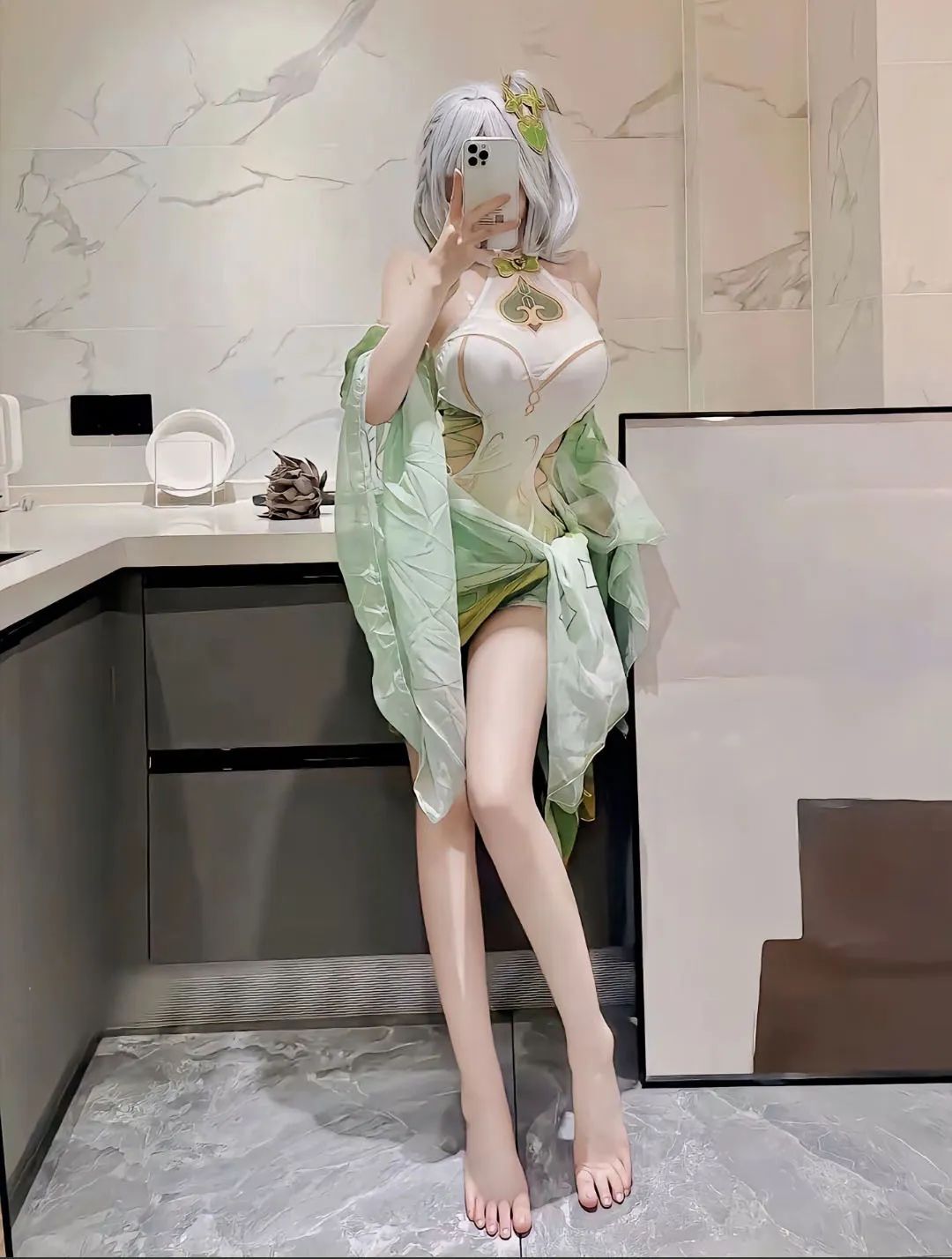 原神cos：兔女郎甘雨美出新高度！大草神泳装可爱爆了！女仆绫华让人狂喜，黑丝申鹤太顶级了！