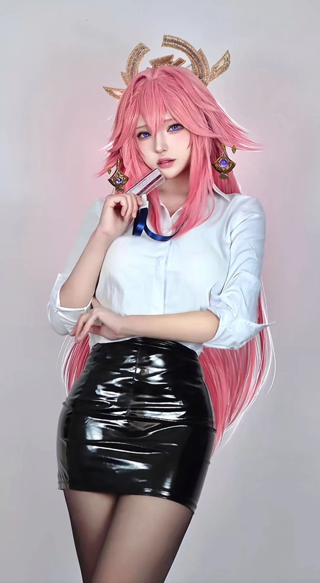 原神cos：黑丝+皮裤，制服神子太顶级了！包臀裙申鹤，婚纱绫华，旗袍甘雨，刻师傅嘟嘴太可爱了！