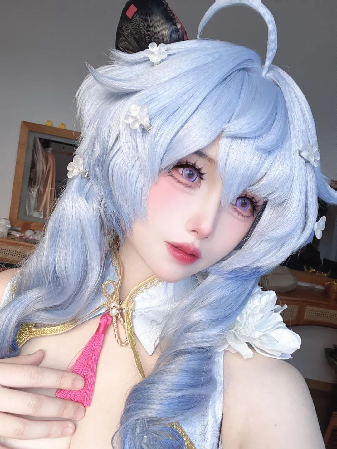 原神cos：白丝+制服，刻晴超可爱！旗袍甘雨秀出好身材！黑色纱裙神子太漂亮了！女仆申鹤真的好温柔！