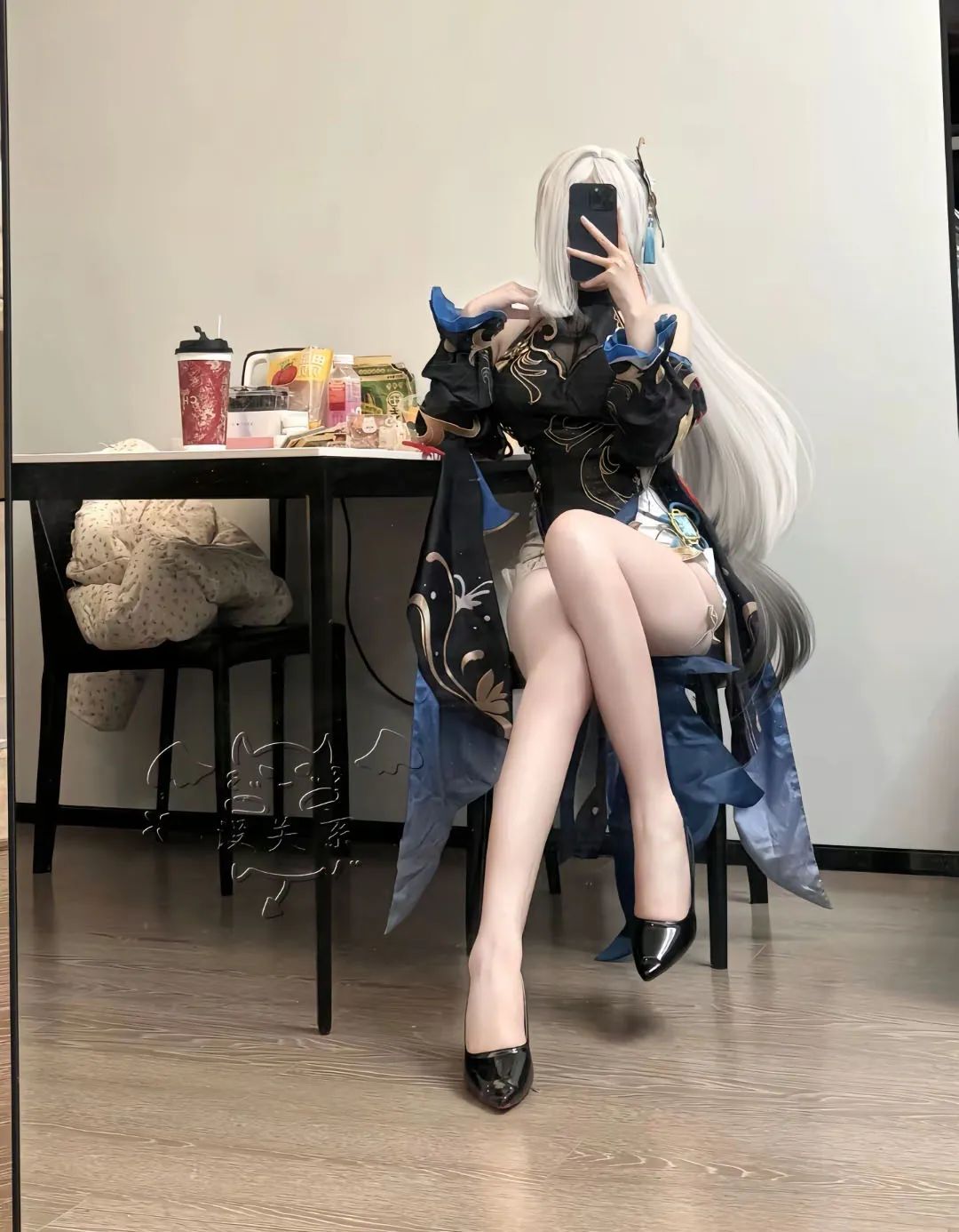 原神cos：黑丝+紧身衣，车模申鹤太顶级了！女仆刻晴甘雨双倍快乐！猫耳雷神也太萌了吧？