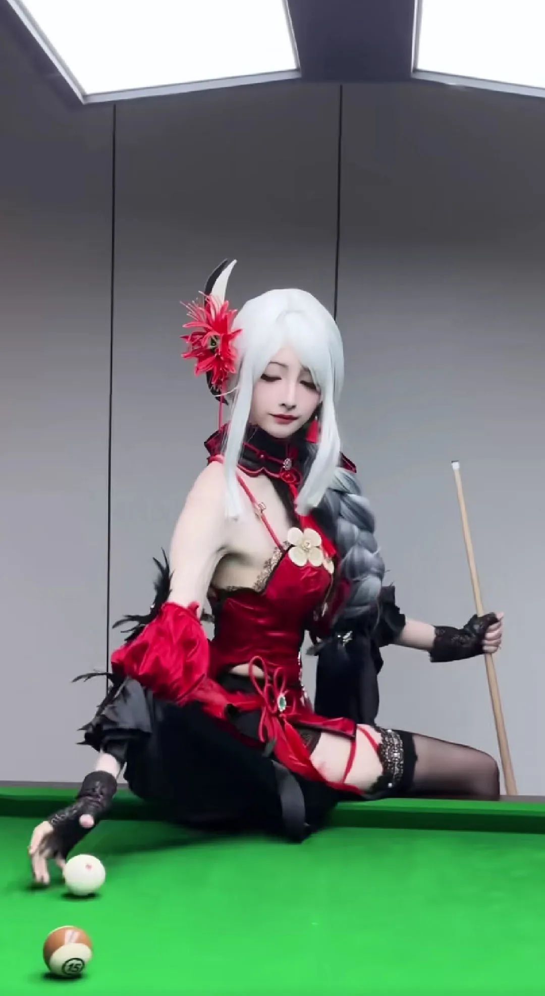 原神cos：裸足+纱裙，申鹤太成熟了！黑色和服绫华太帅气了！校服宵宫超可爱！黑丝女仆莫娜谁不爱？