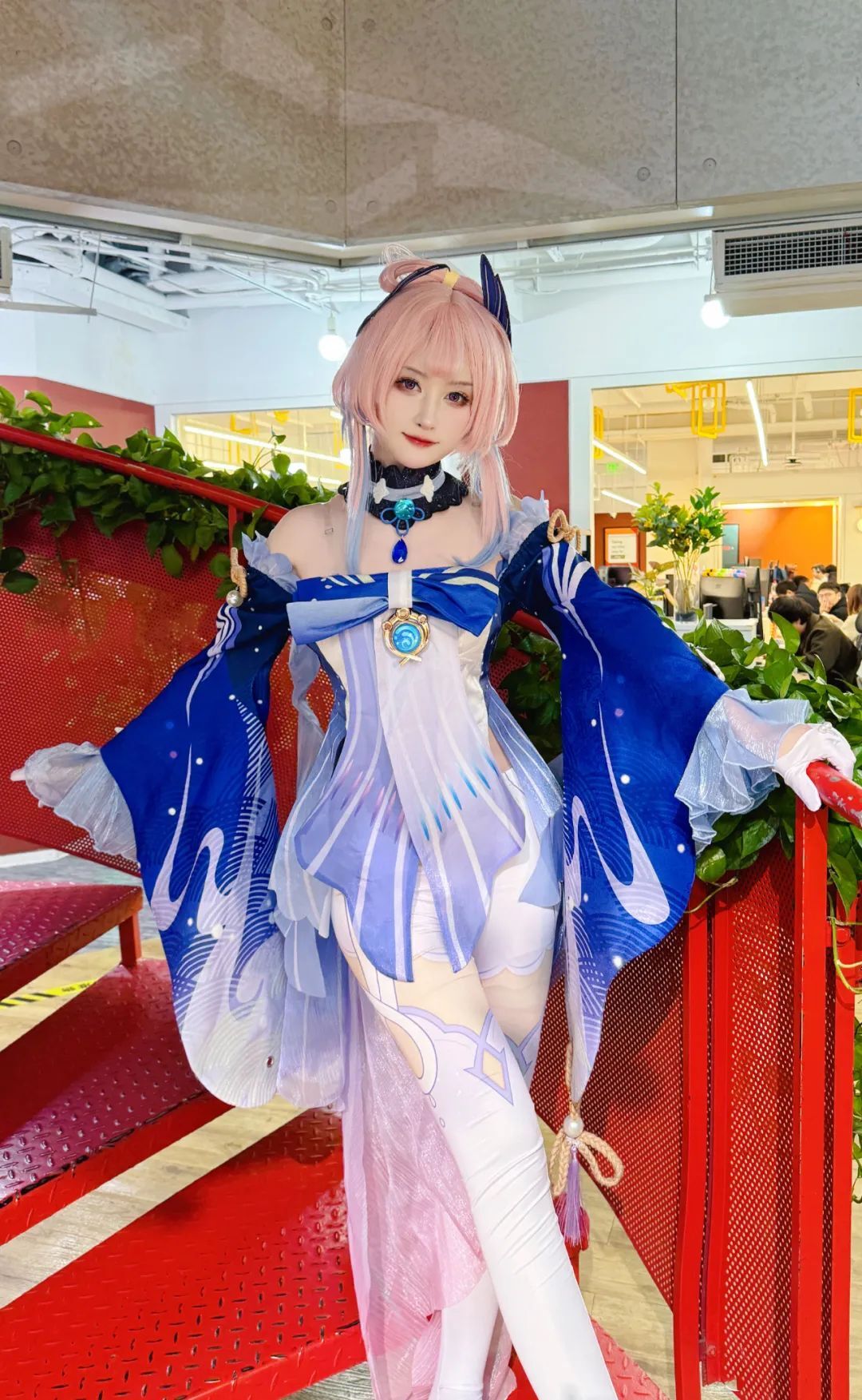 原神cos：人鱼公主芙芙太可爱了！JK甘雨心海柯莱让人心动！厨娘雷神，红色旗袍申鹤太顶了！
