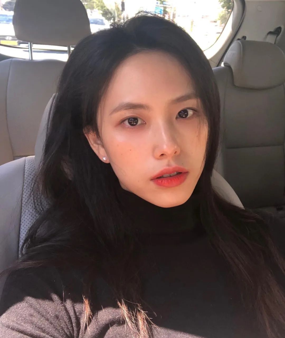 韩国模特具恩英，气质温婉如春风