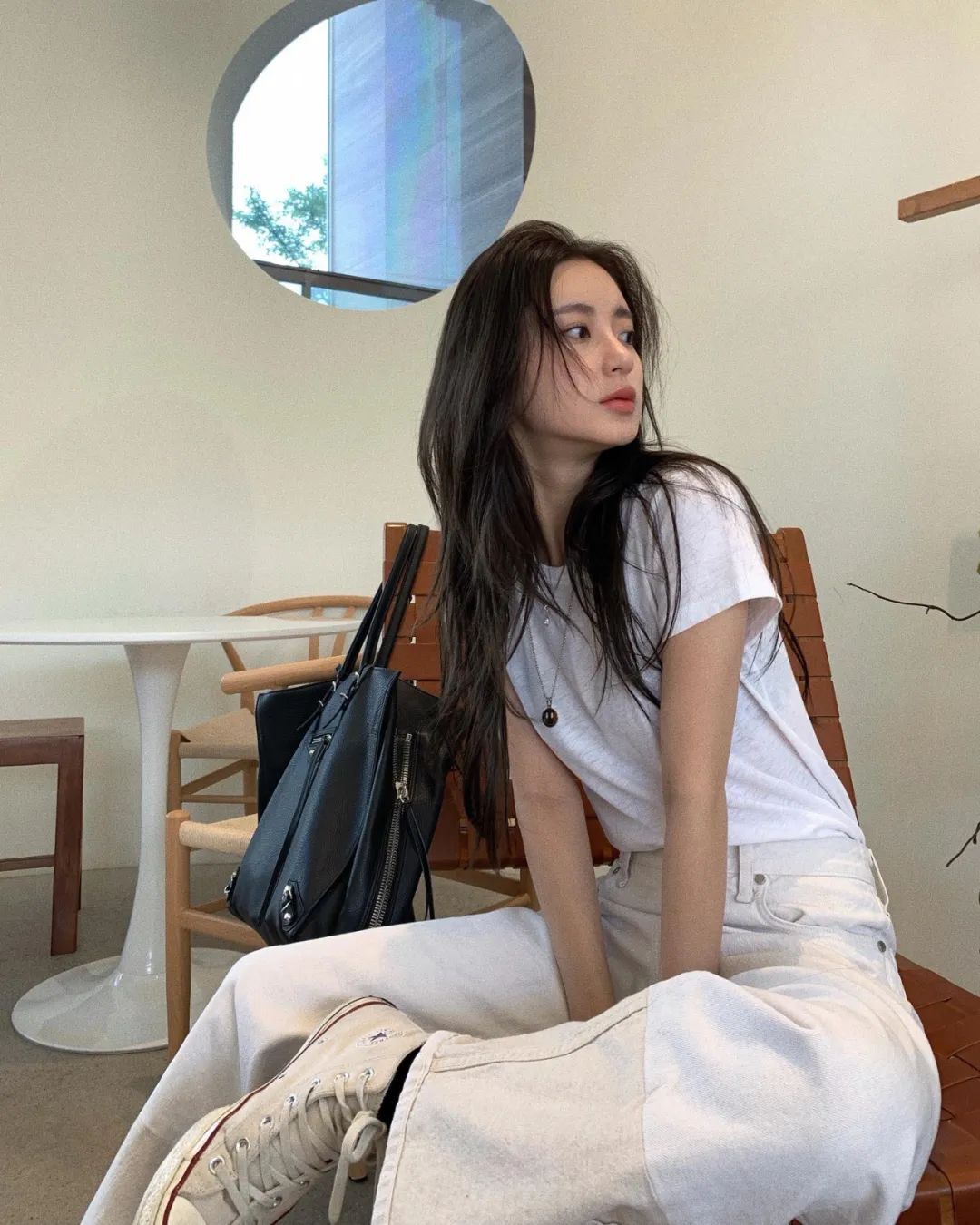 INS美女|韩国模特宋智英照片集，中性慵懒风越看越性感