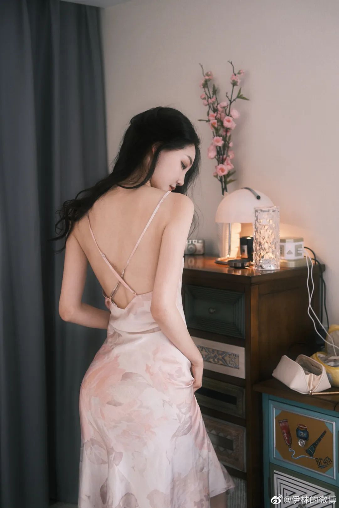 网红 | 伊林模特，肤白貌美大长腿的小姐姐