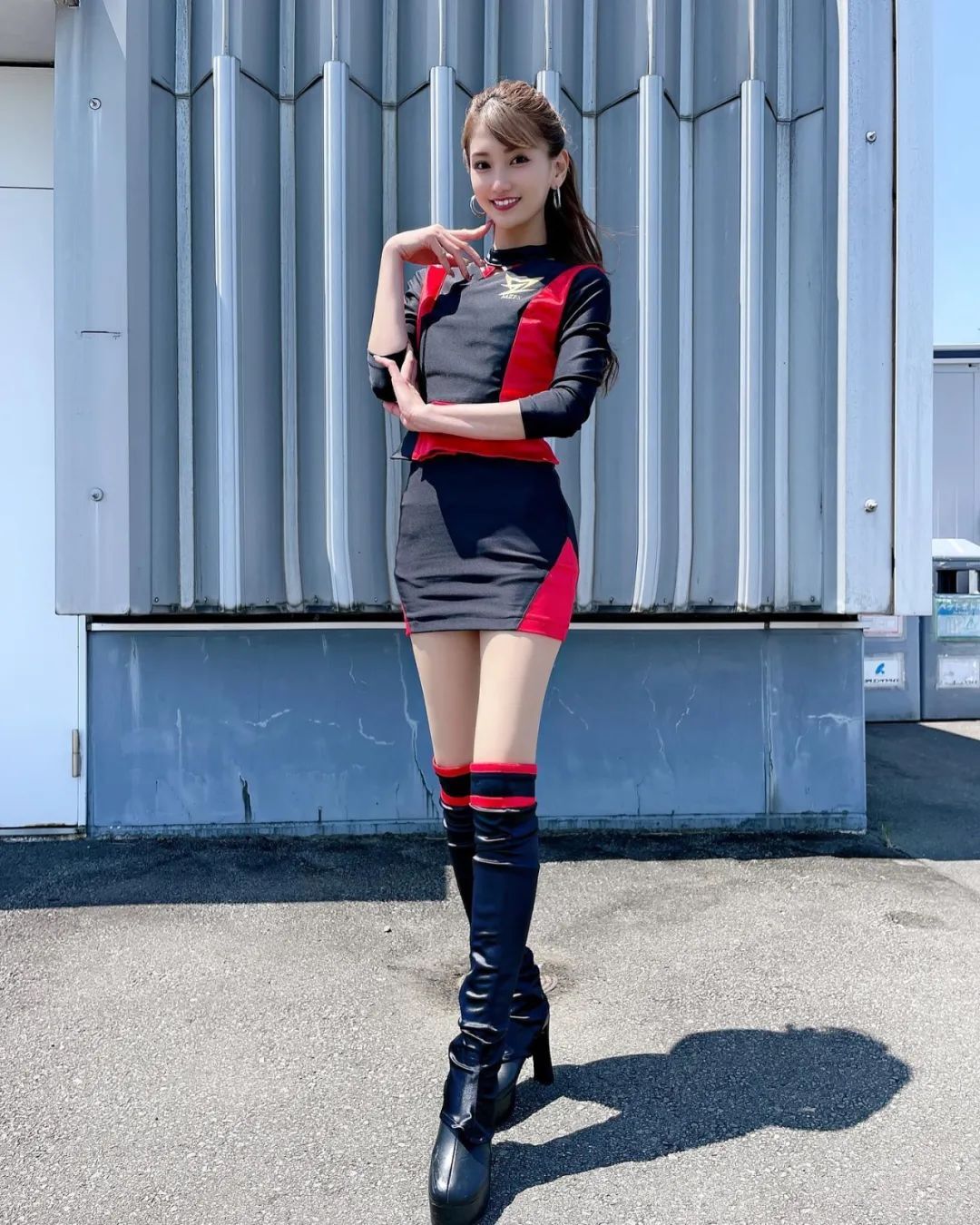 日本网红车模辻门，清秀长相逆天长腿的性感御姐