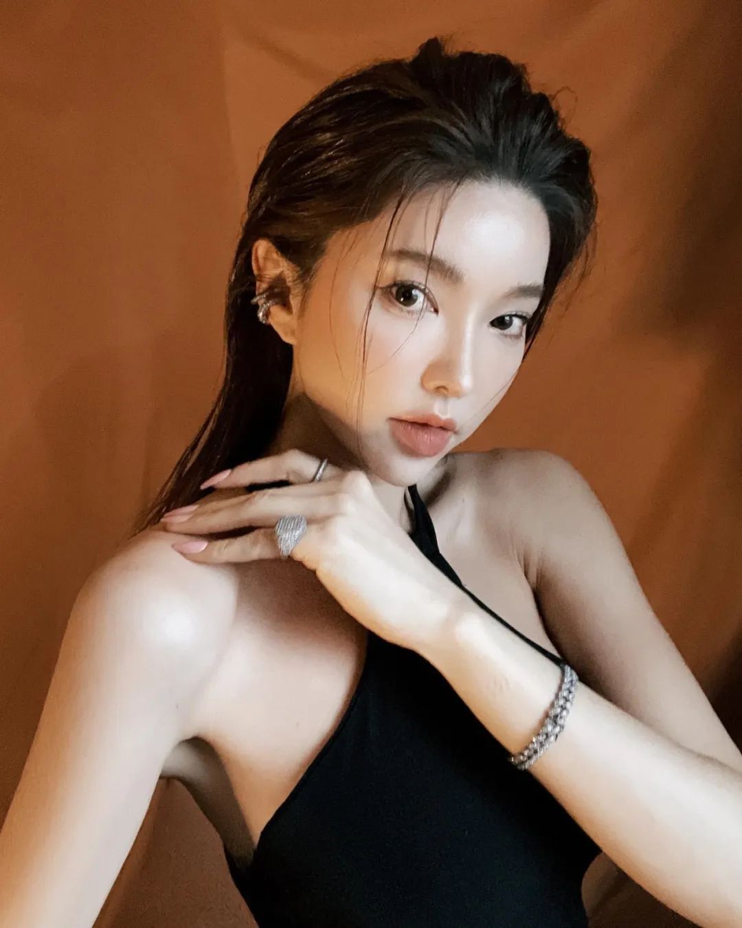 韩国甜辣风模特朴洙妍，珠圆玉润的泳装代言人