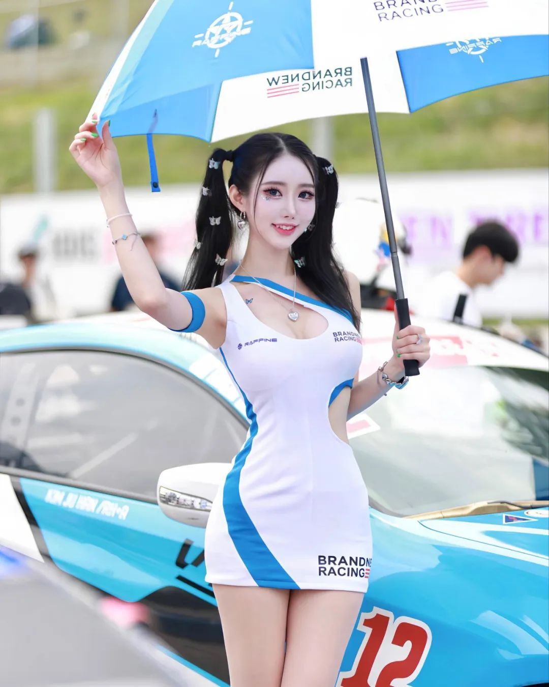 韩国车模do.vely，御姐脸漫画身材的妖艳芭比