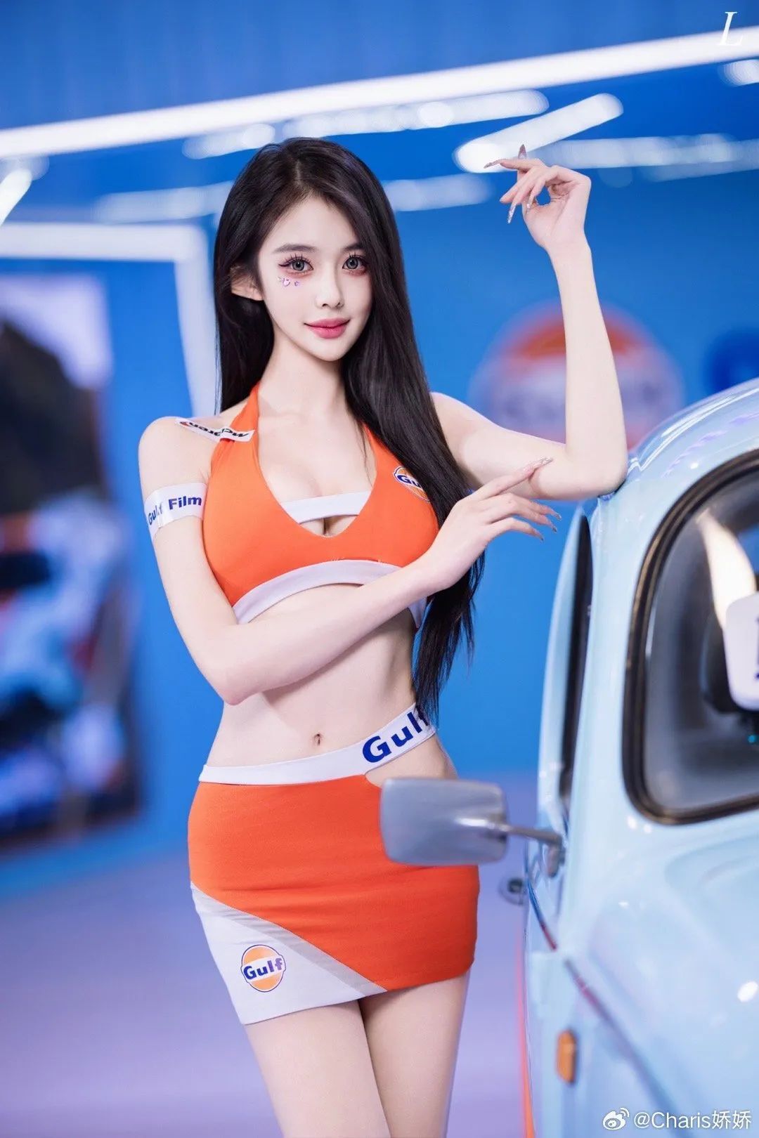 车模Charis，男人都爱的网红脸+妖娆​身材！
