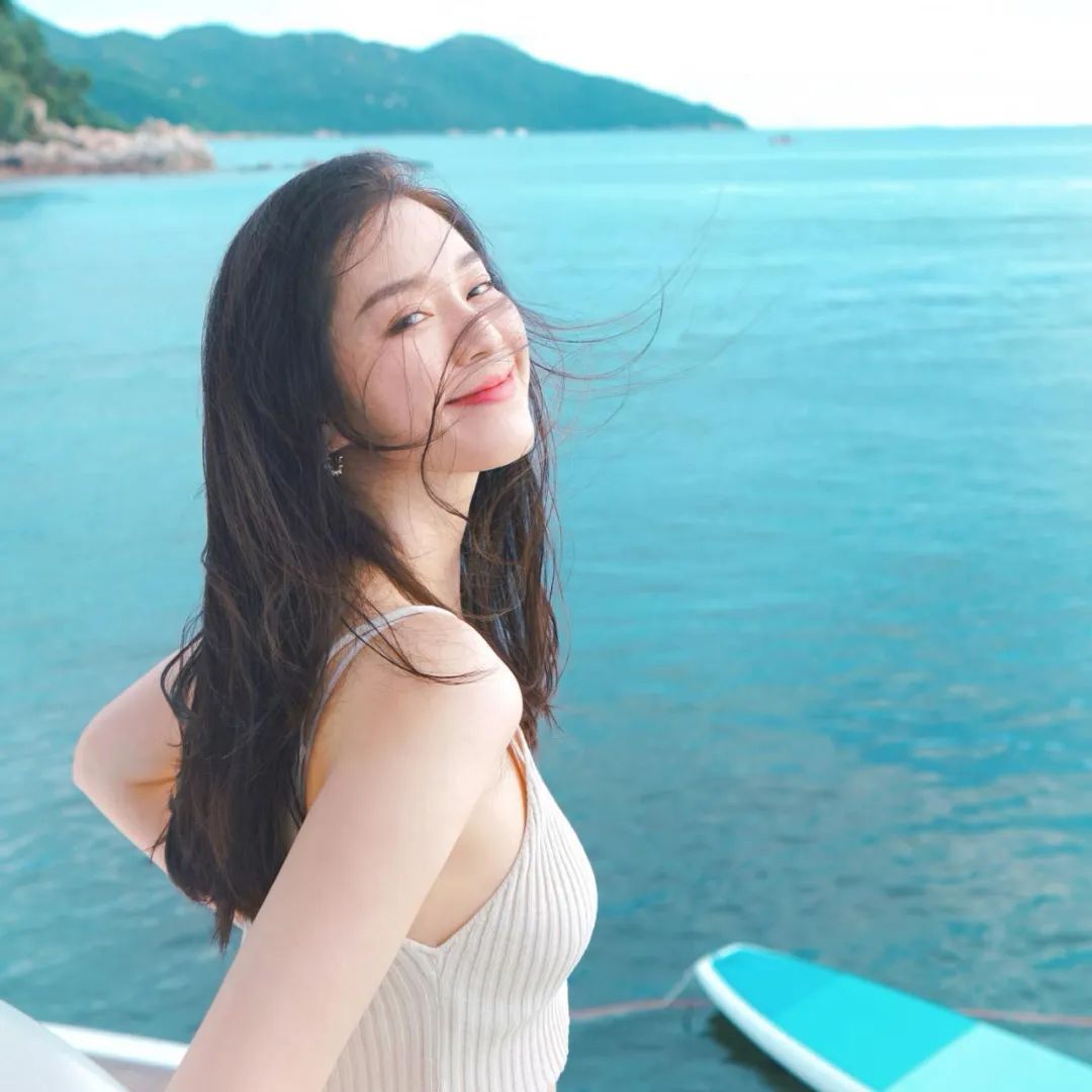 香港模特钟浠文，港式美女的风情！