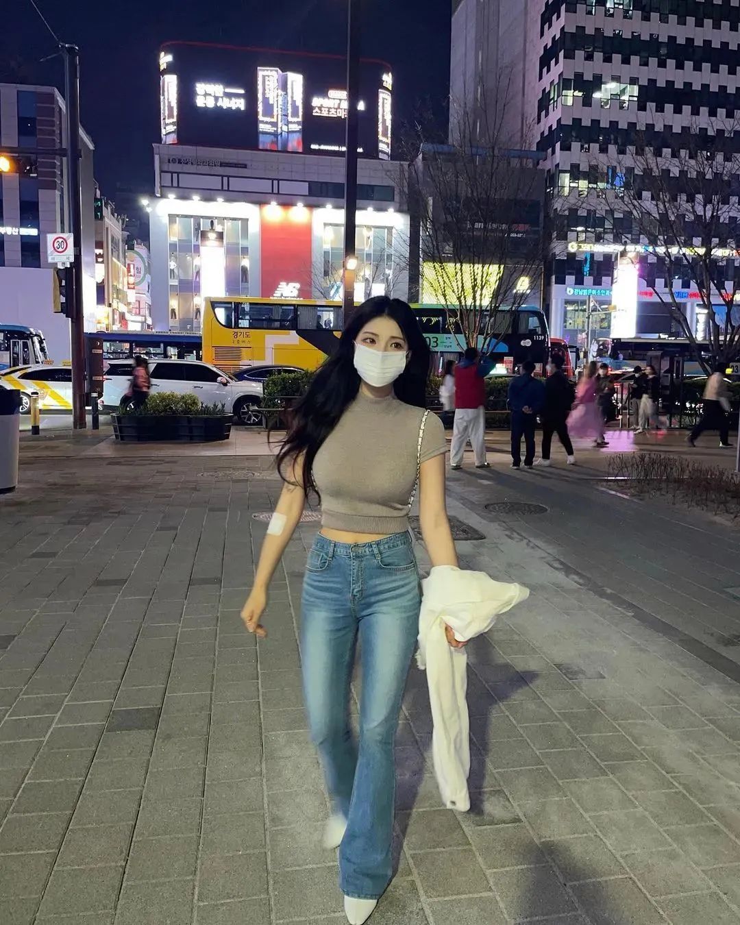 [仙女集]有美一人，灿如春华，皎如秋月