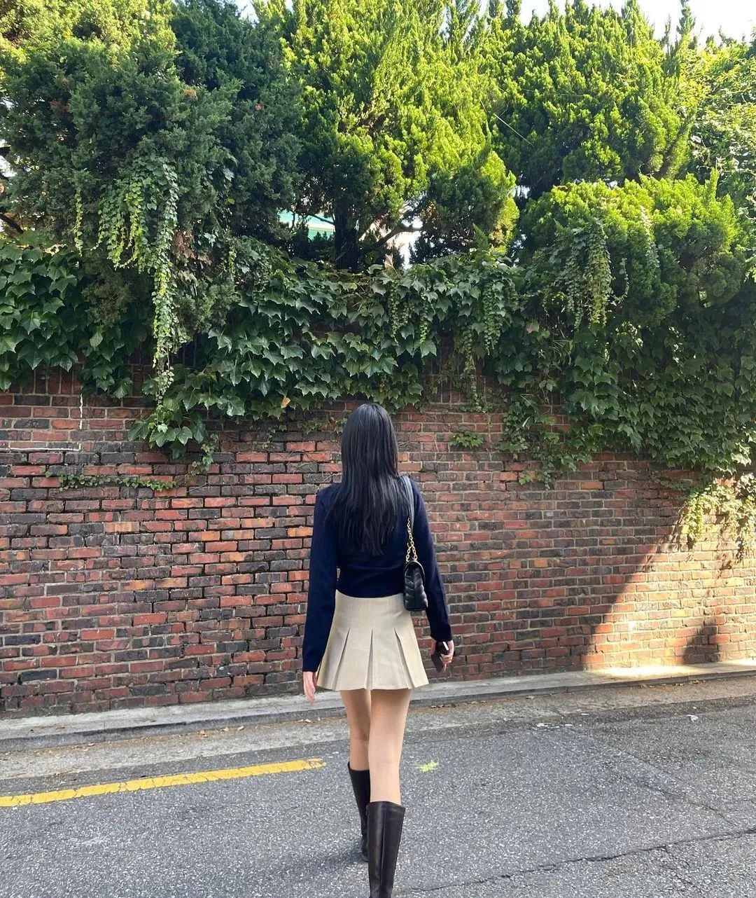 [仙女集]柳腰年纪好邵华，春盎双峰玉有芽