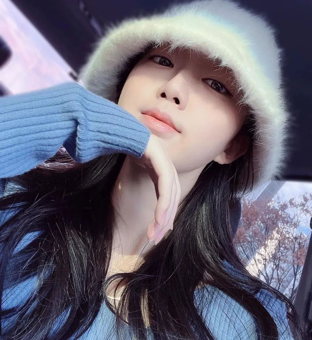 [仙女集]美女妖且闲，采桑歧路间