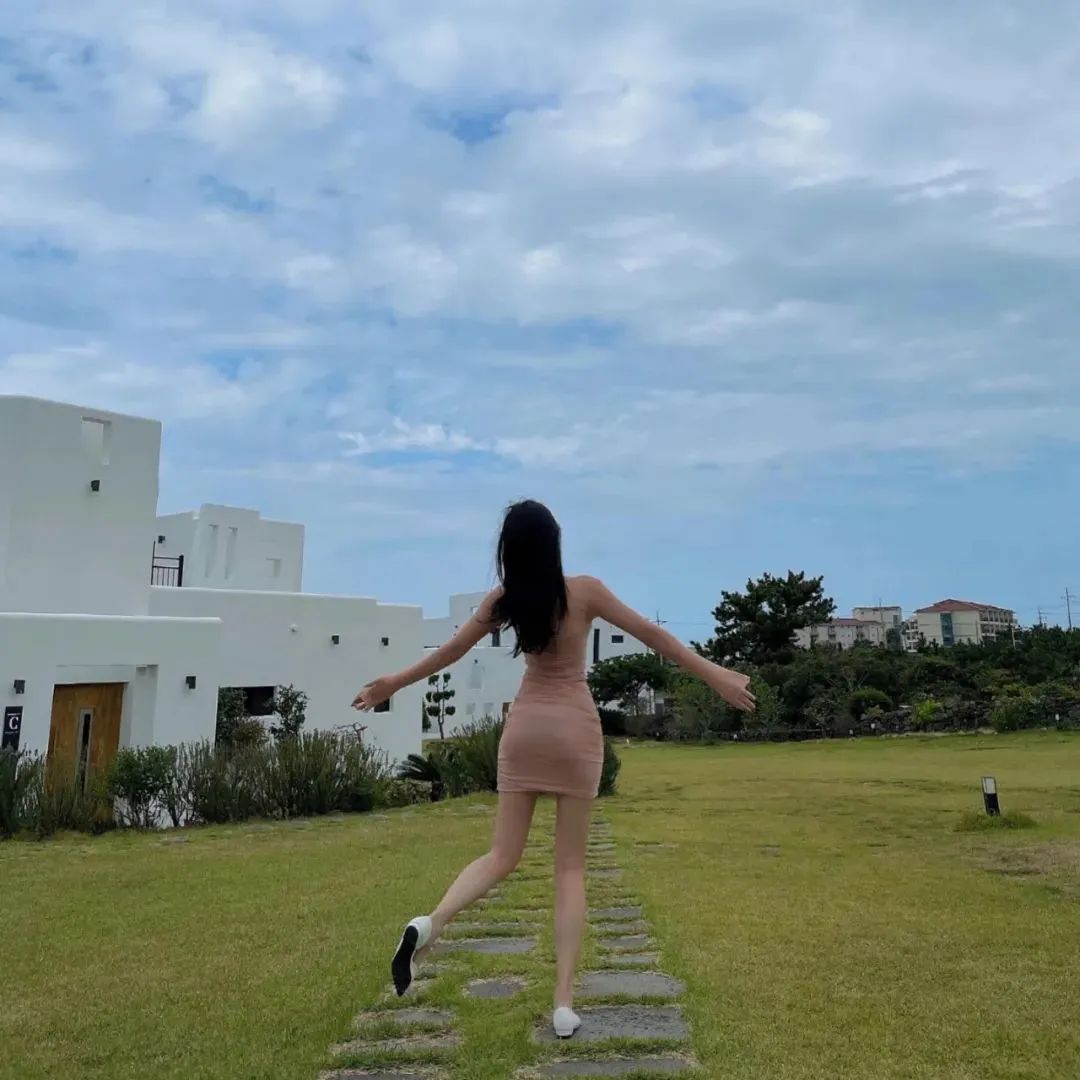 [仙女集]美女妖且闲，采桑歧路间