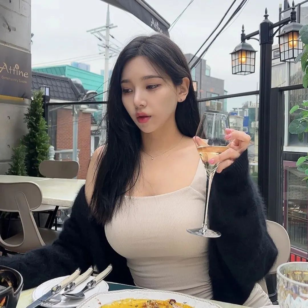 [仙女集]她腿又白又圆，像秋天莲藕