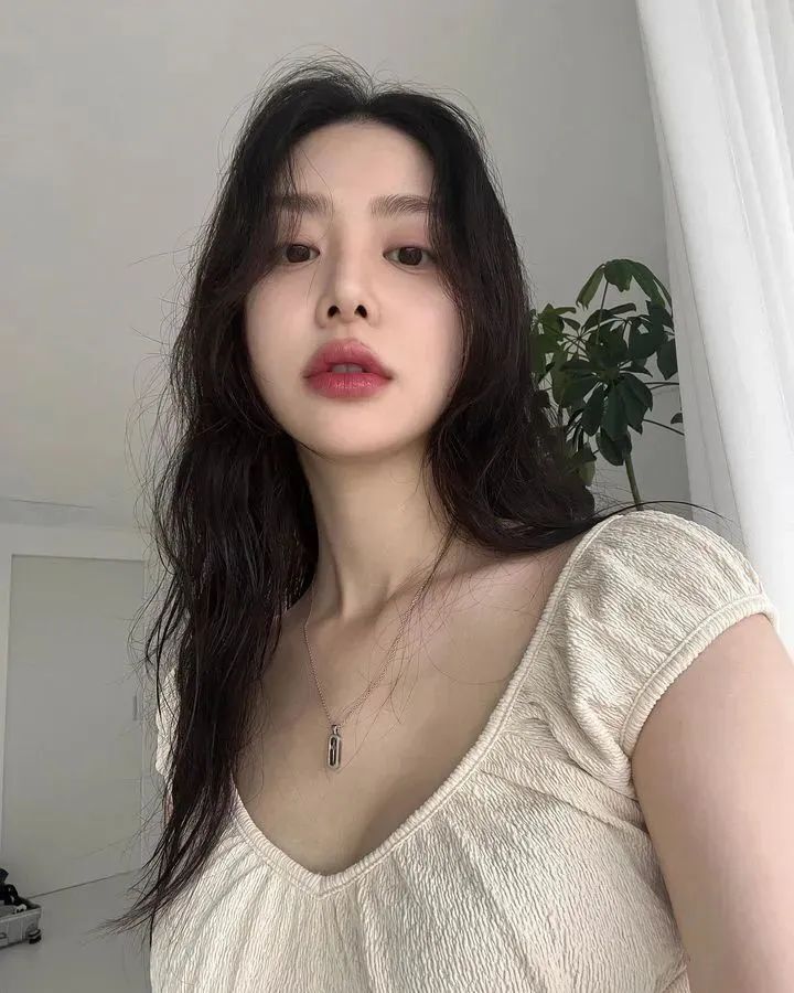 [仙女集]曲线玲珑身姿，羡慕财阀又一天