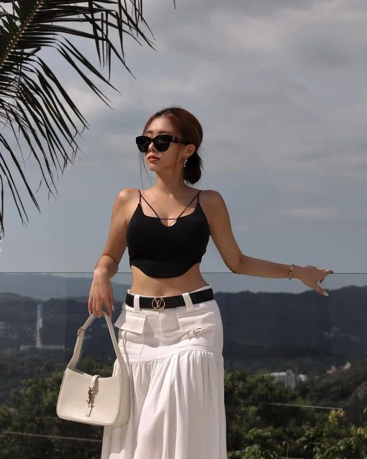 [仙女集]湾湾有佳人，轻盈绿腰舞，君王看不足