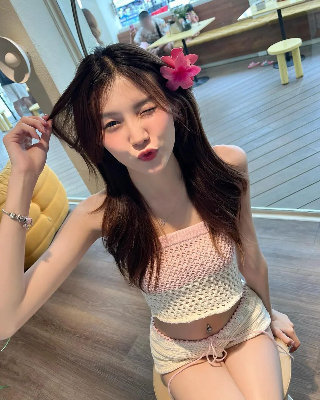 俏皮可爱少女