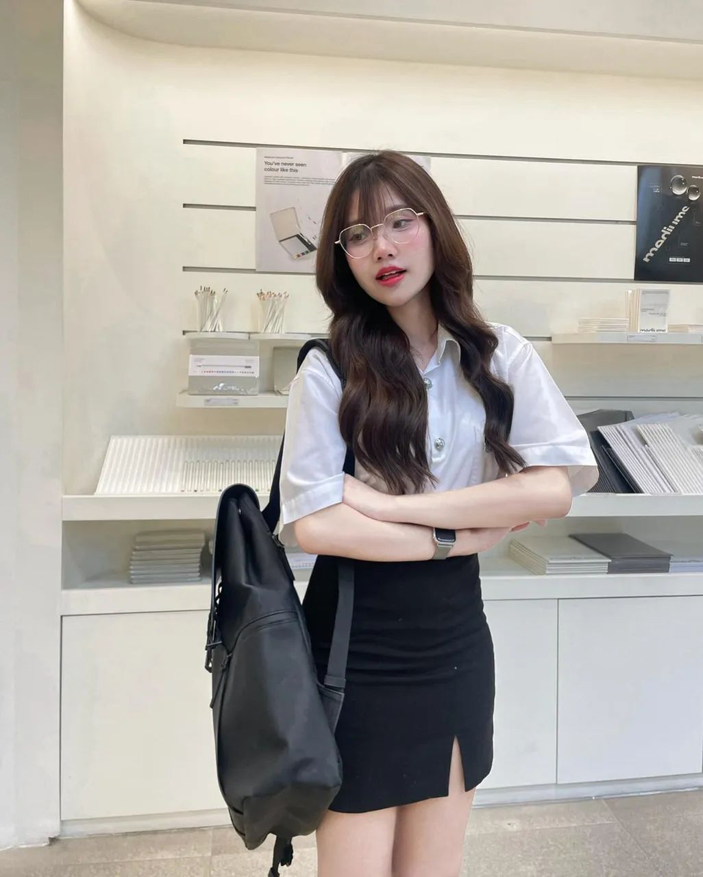 戴眼镜的职场女性