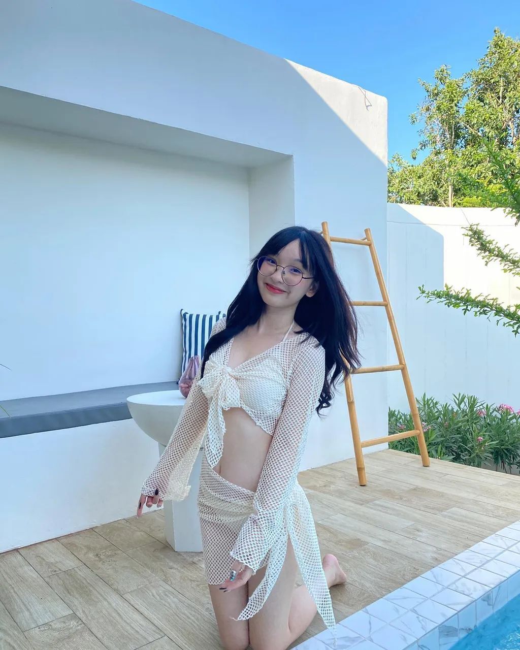 低胸身材苗条美女