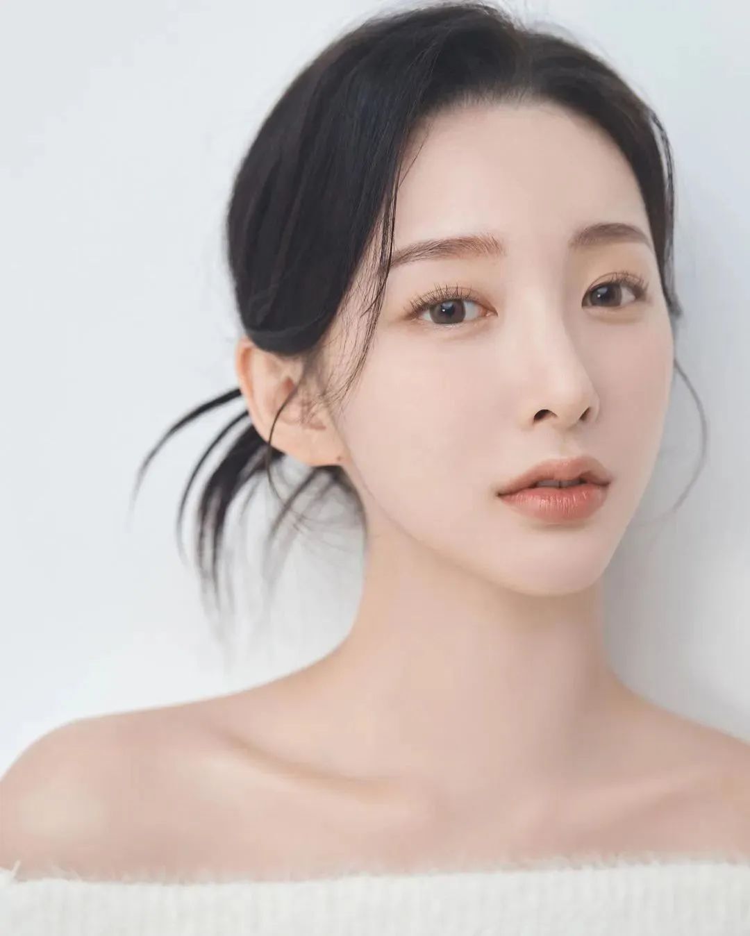 【美女壁纸】韩国模特soyou，气质清新的网红美女！