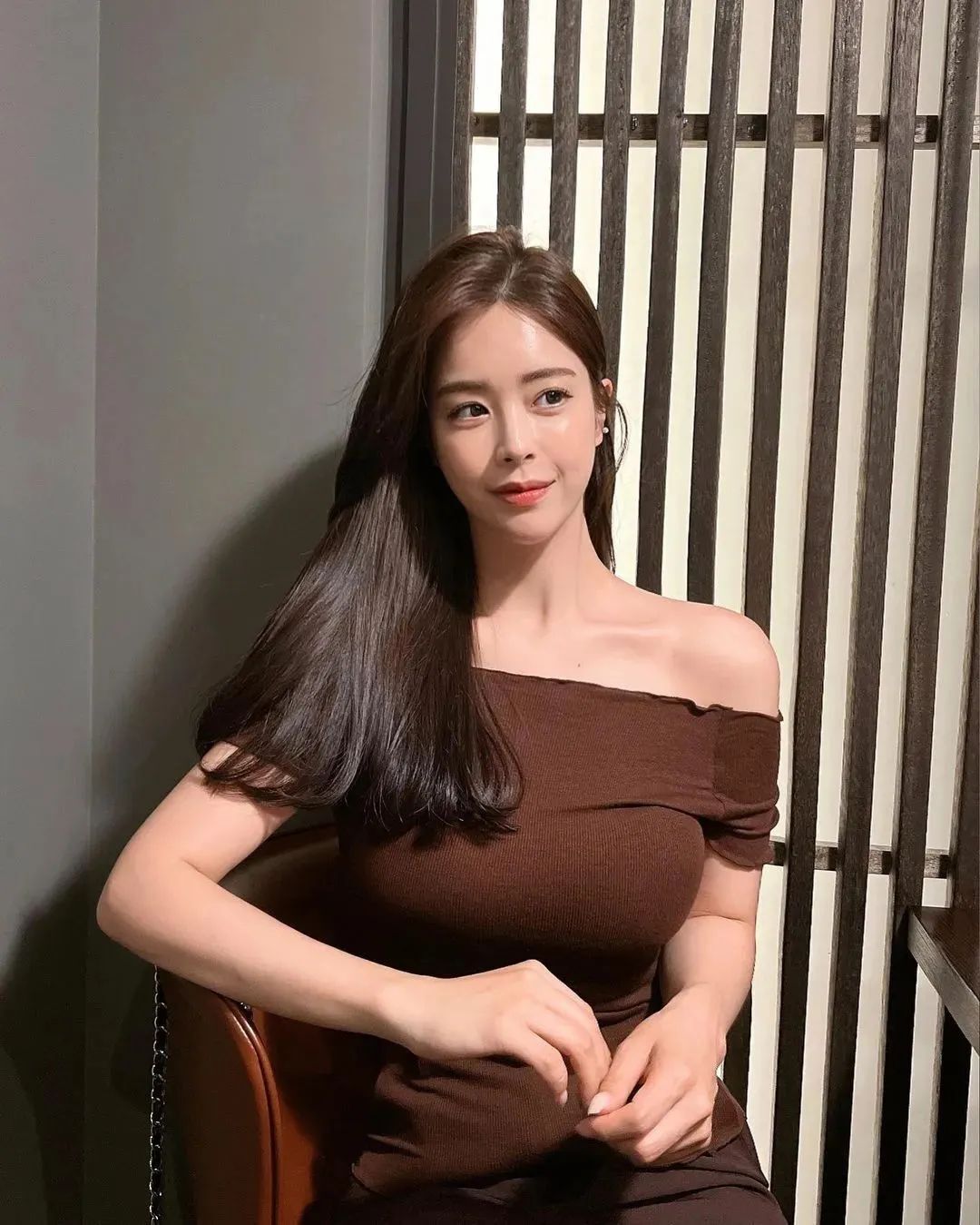 美女壁纸丨有这样长相好看的音乐老师，你还会逃课吗？