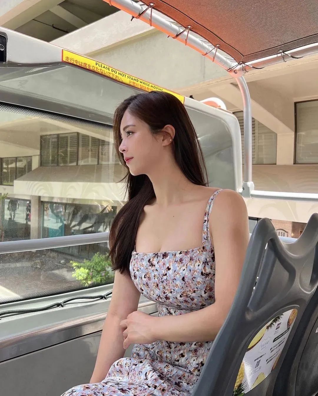 美女壁纸丨有这样长相好看的音乐老师，你还会逃课吗？
