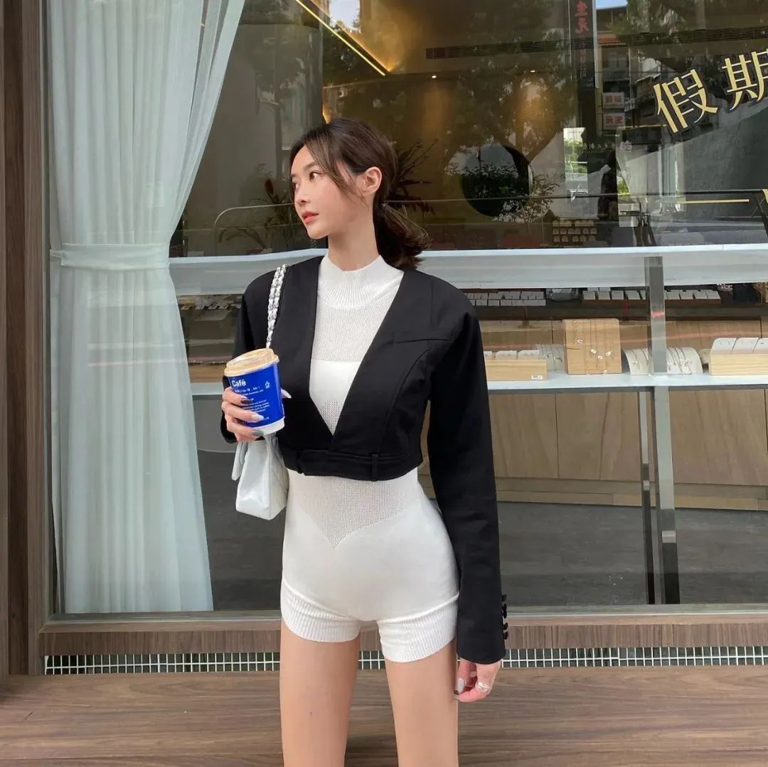 美女壁纸丨颜值和身材具佳的宝岛女神