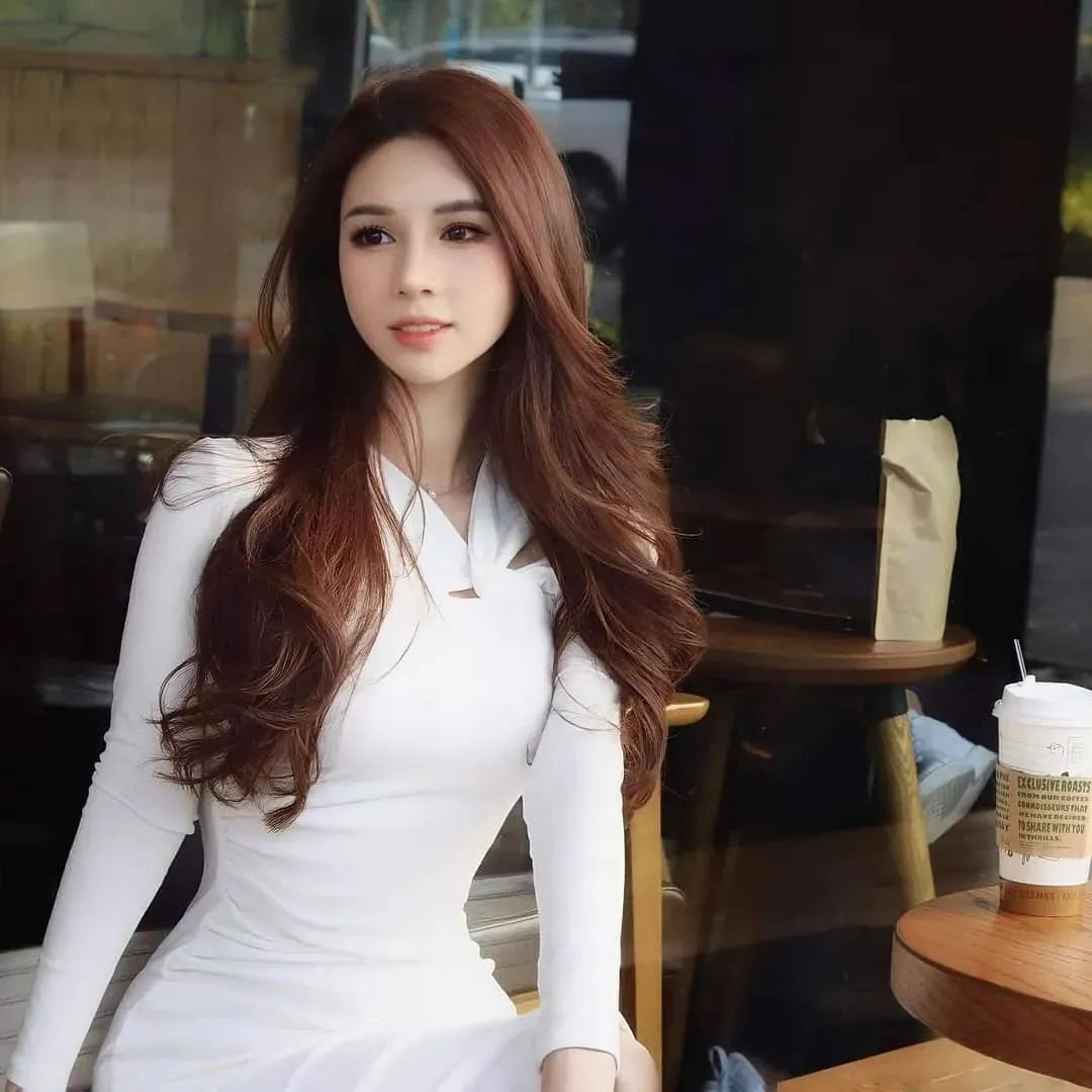美女壁纸丨颜值出众的韩国最美CEO，高贵的气质让人感觉高不可攀