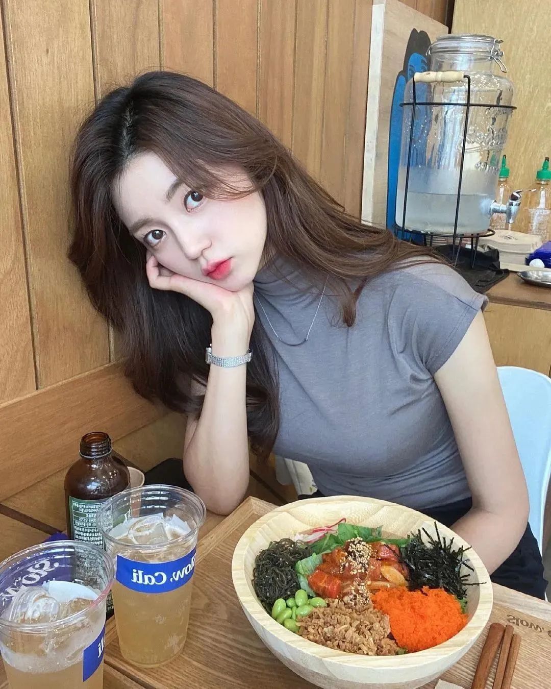 韩国空姐hanorikim，气质出众不输汤唯的网红美女