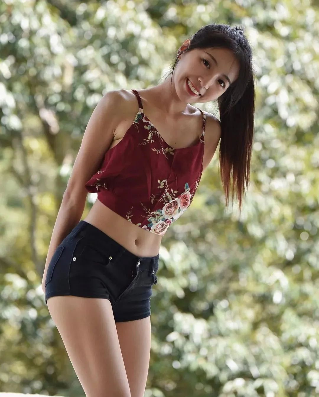 马来西亚网红艺庭，气质独特的氧气美女