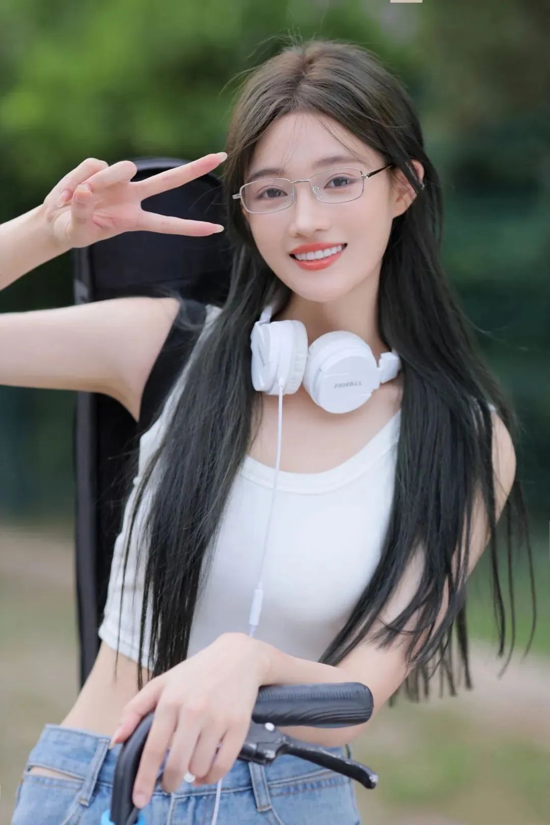 王小小，人美声甜的乐坛新星